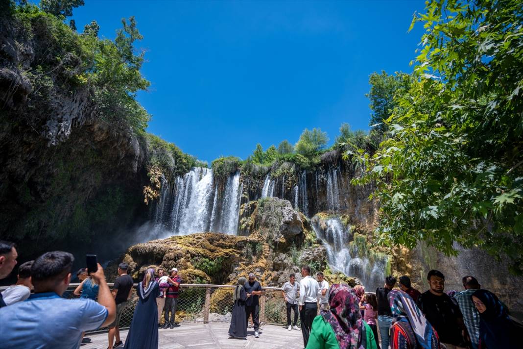 Yerköprü Şelalesi, Konya’da sıcaktan bunalanların mekanı oldu 1